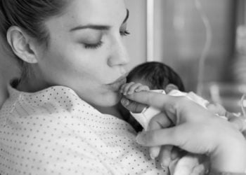 Η Μαντώ Γαστεράτου  έγινε μητέρα