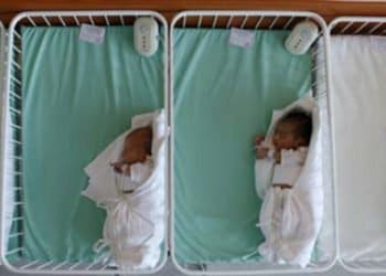 Τι αλλάζει για όσα παιδιά γεννιούνται από σήμερα: ΑΜΚΑ και ΑΦΜ από το μαιευτήριο