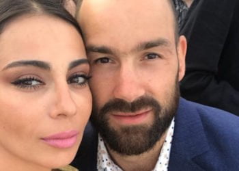 Ο Βασίλης Σπανούλης κοιμάται αγκαλιά με τη νεογέννητη κόρη του