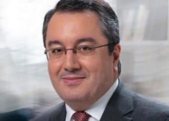 Μόσιαλος: Να κλείσουν σχολεία και πανεπιστήμια πριν εξαπλωθεί ο ιός