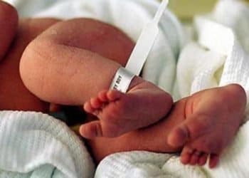 Ναύπακτος: 19χρονη γέννησε μόνη της στο σπίτι - Νεκρό το μωρό