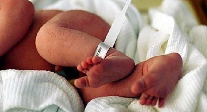 Ναύπακτος: 19χρονη γέννησε μόνη της στο σπίτι - Νεκρό το μωρό