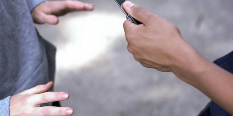 17χρονος μαχαίρωσε συνομήλικό του στον λαιμό - τσακώθηκαν για το ποδόσφαιρο!